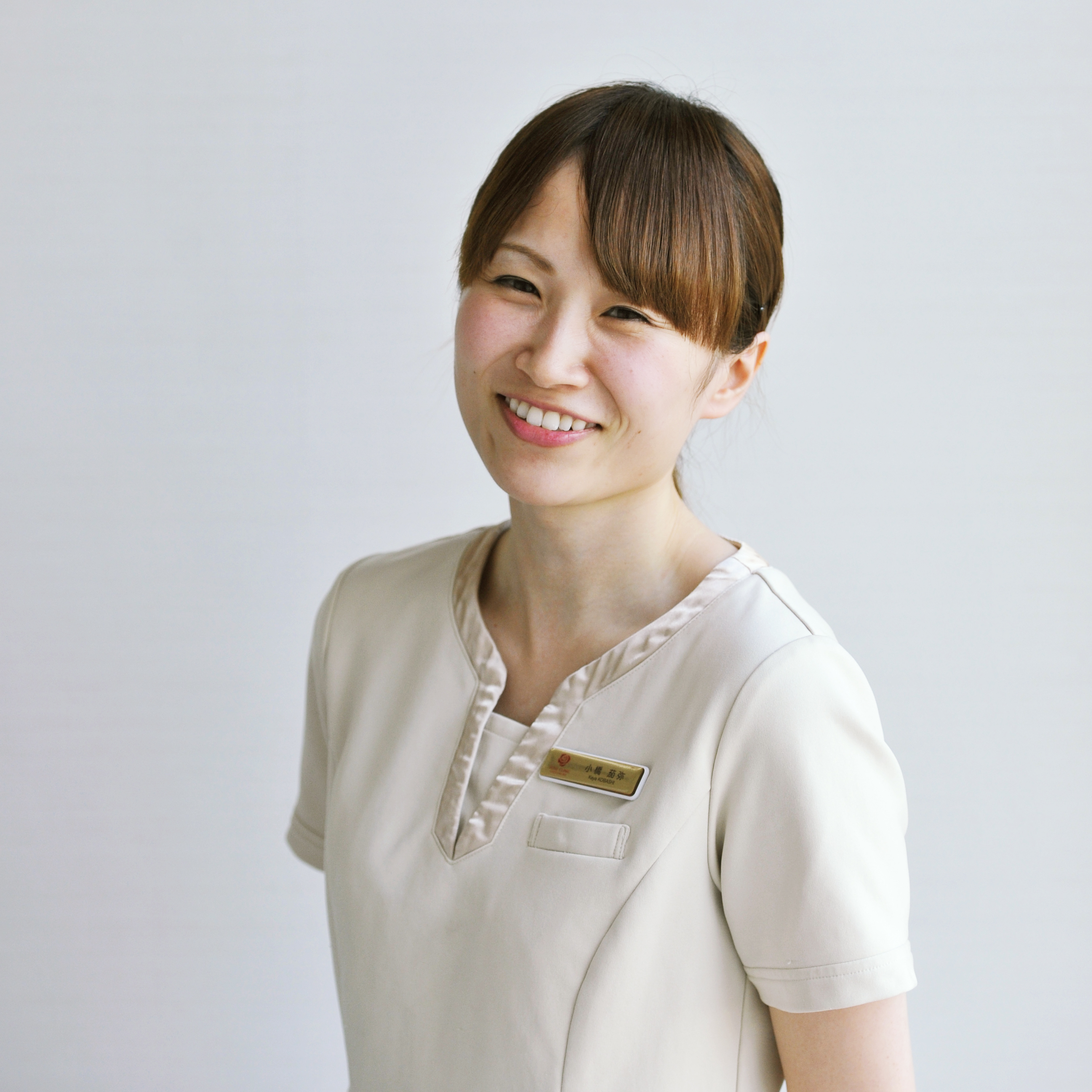 小橋　茄弥（フロントデスク）